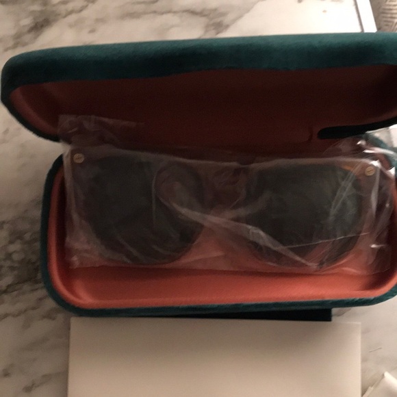🆕Gucci Sunglasses. No offers. - Picture 13 of 15